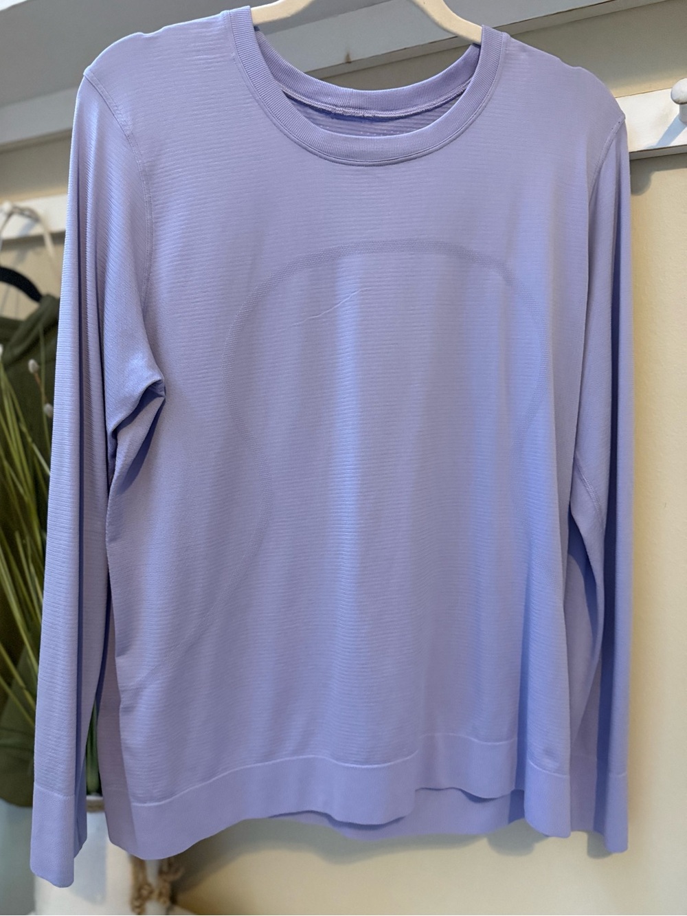 Lululemon Purple Swiftly Relaxed Long Sleeve Shirt Lilac Size 10 Large EUC